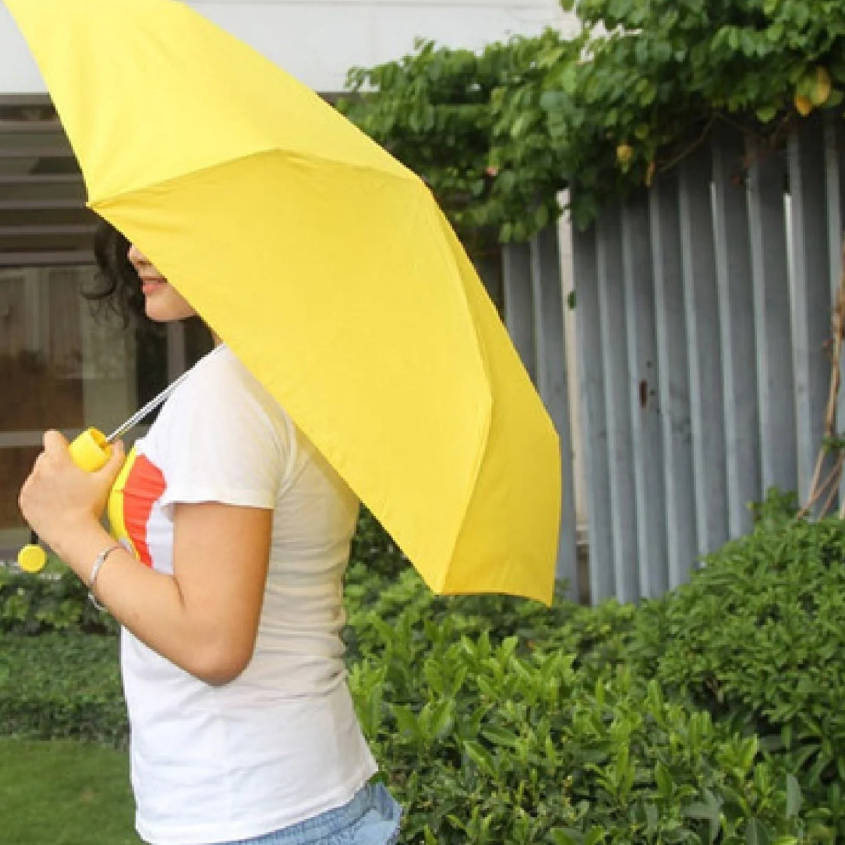 Stylish Banana Shaped Mini Foldable Umbrella